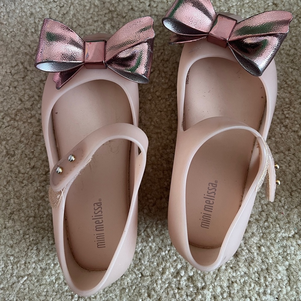 Mini Melissa - good condition just can’t fit anymore. I have 2 sets